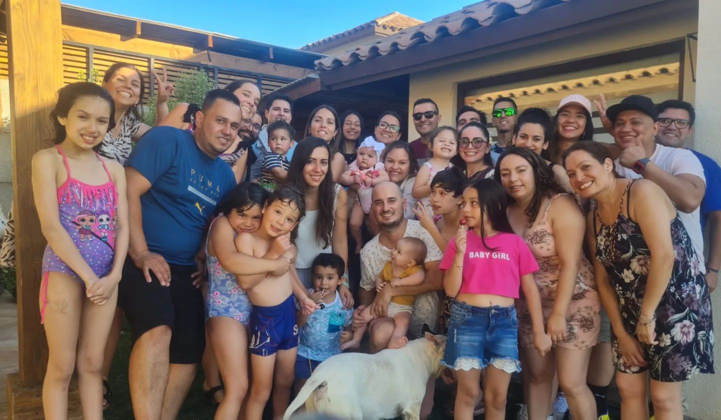 Un equipo grupo de personas radiólogos y perro