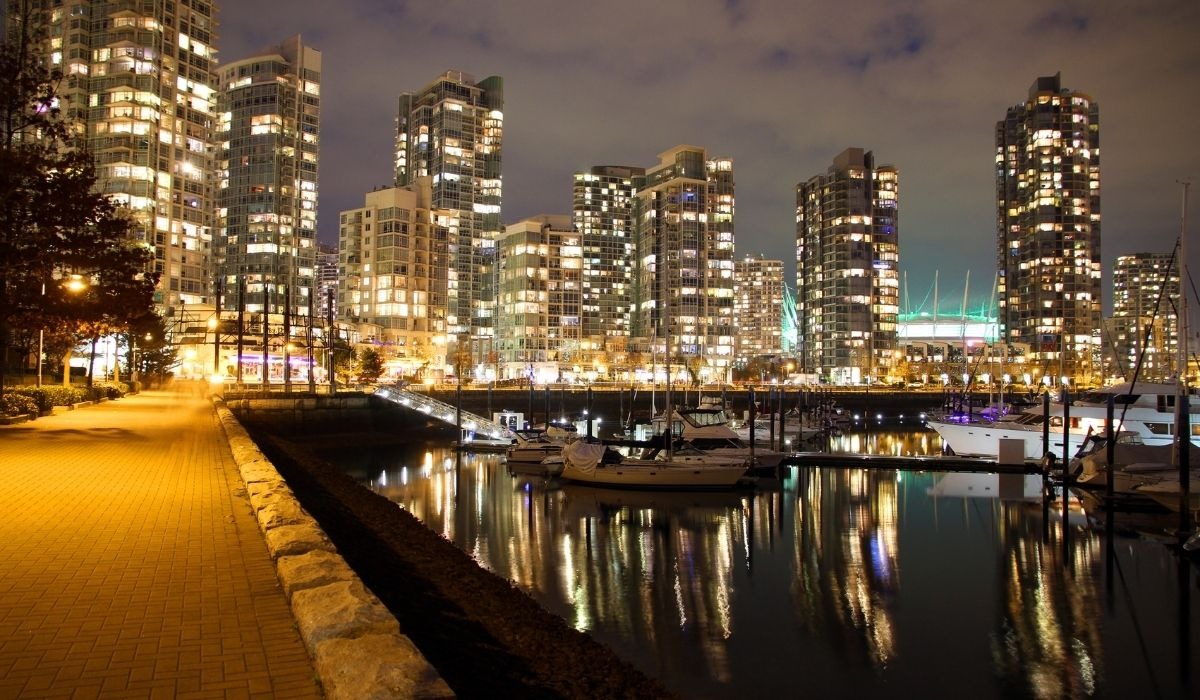 palm beach city at night