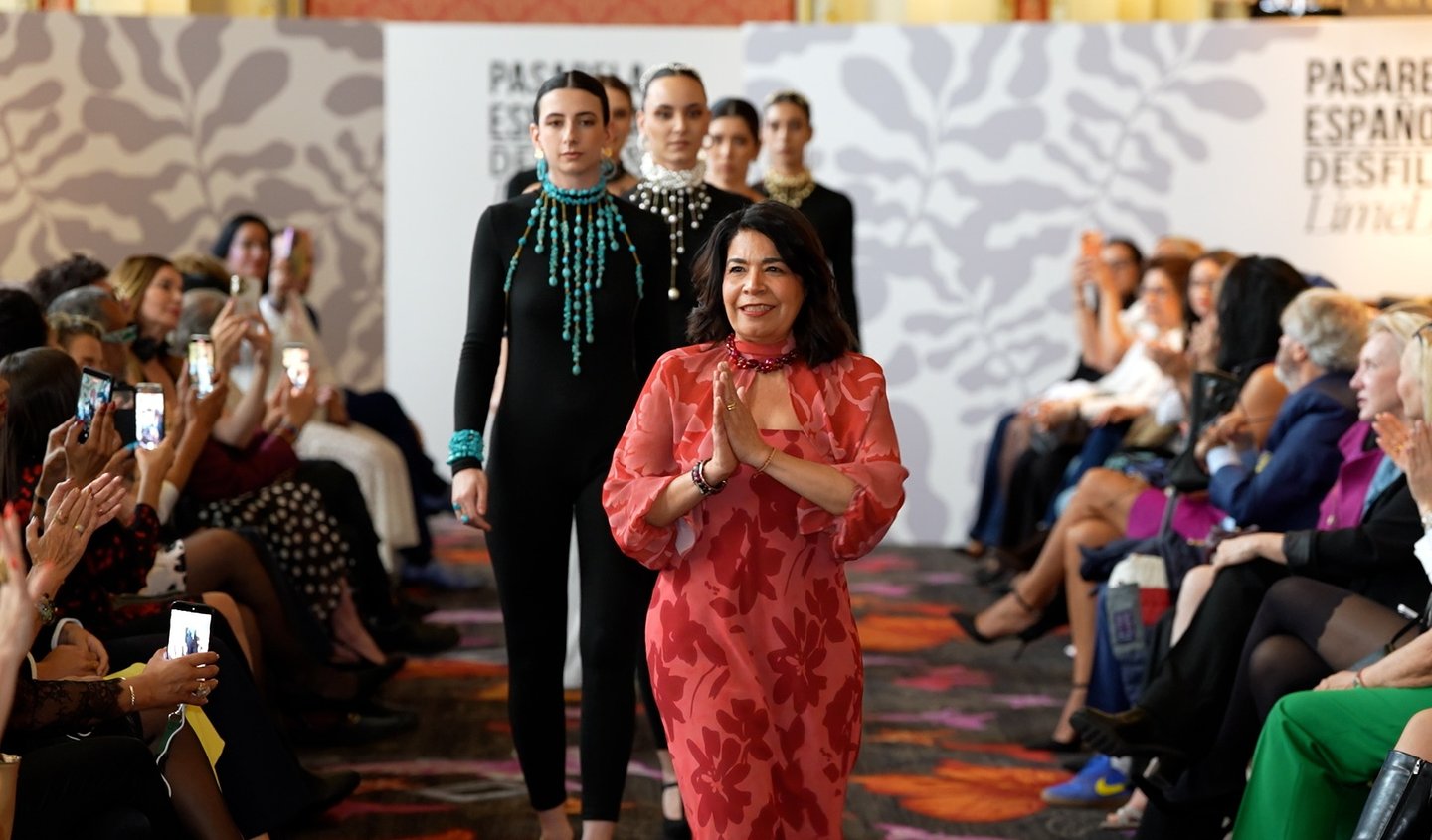 Cuando la joya cuenta una historia: Ana Barrios deslumbra con “Raíces”