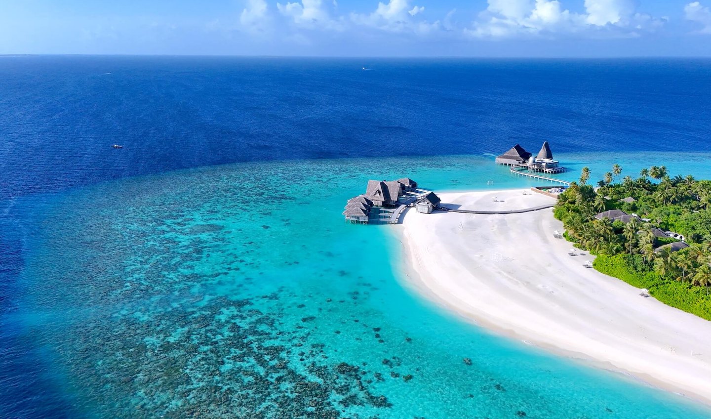 Anantara Kihavah Maldives arial beach