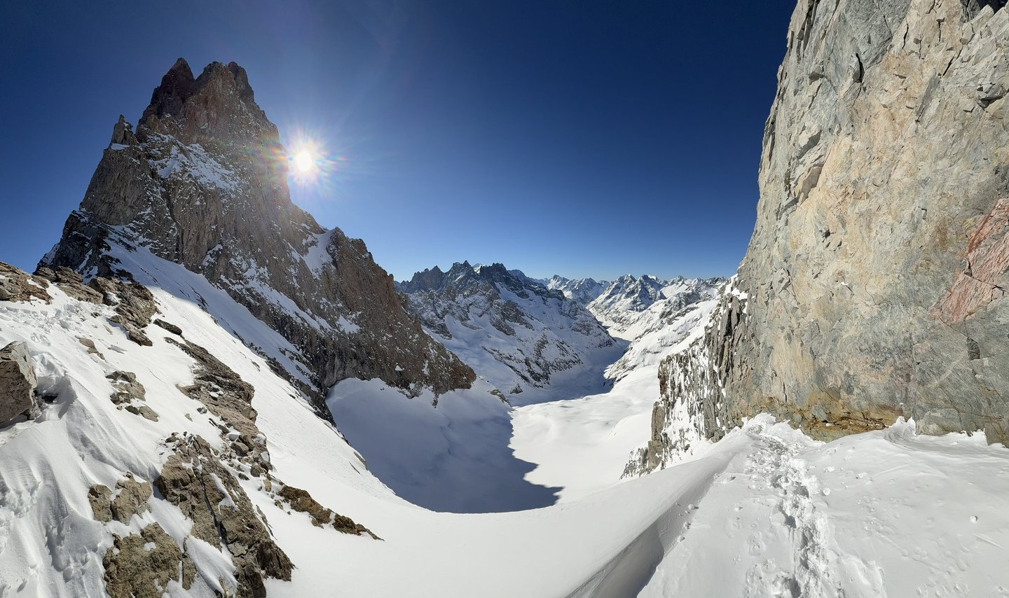Esquí de montaña en los Alpes, Tour de la Meije, lugar salvaje