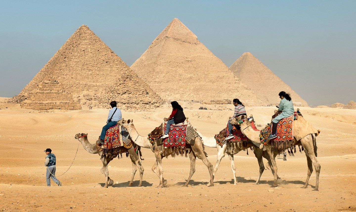 Camel ride in Giza, Giza Governorate, Mısır, Egypt, courtesy of Murat Şahin on pexels