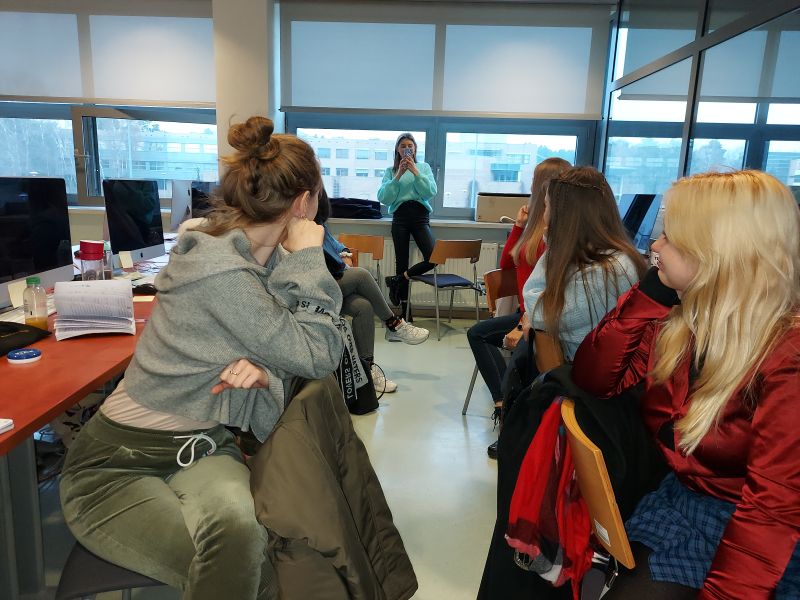 Uczestniczki wykładu z digital marketingu u Leszka Nowaka