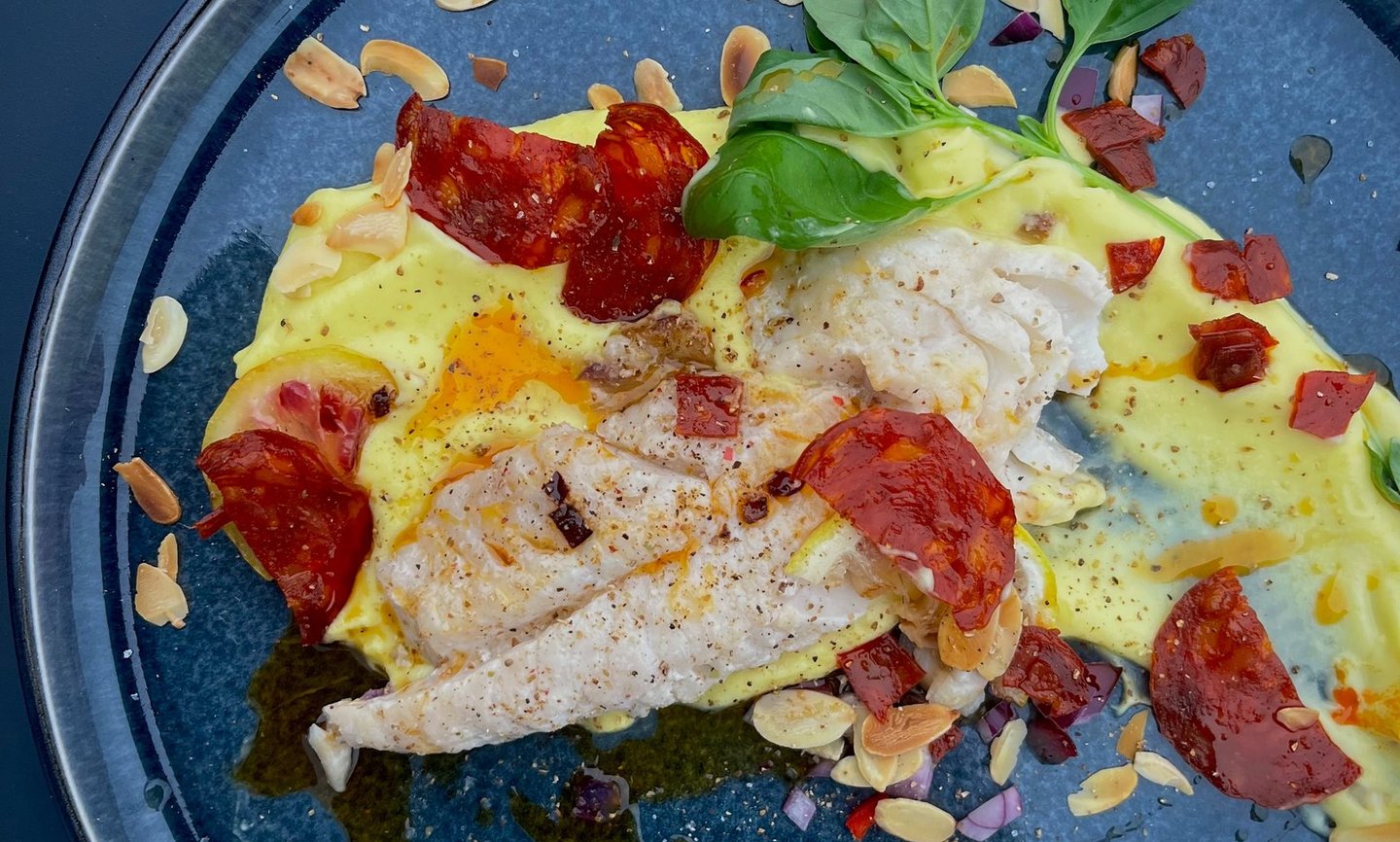 Komeet kok aan huis en catering - zeebaars met bloemkool en saffraan met crispy chorizo