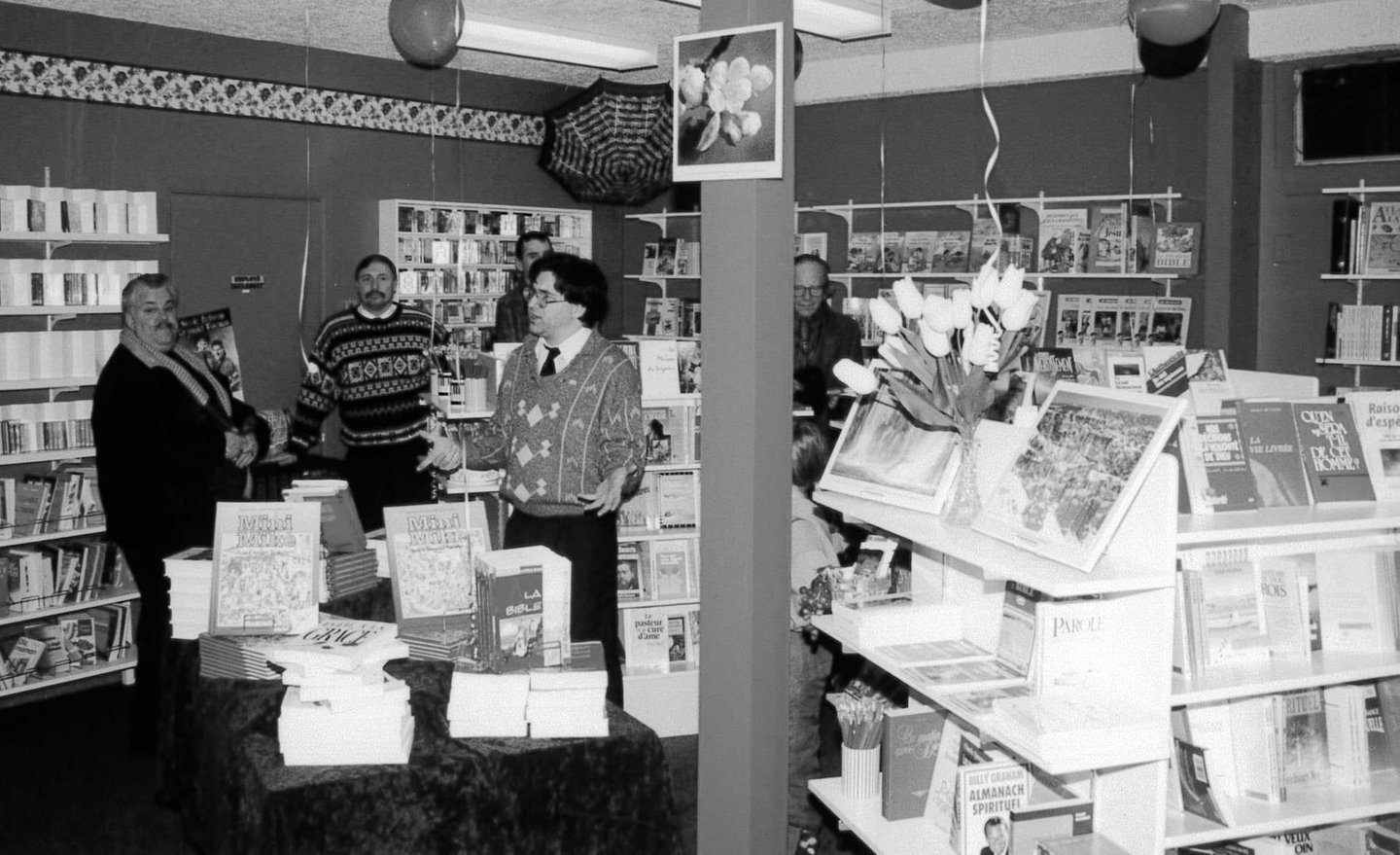 Moi présentant la librairie LLB lors de son inauguration en février 1997.