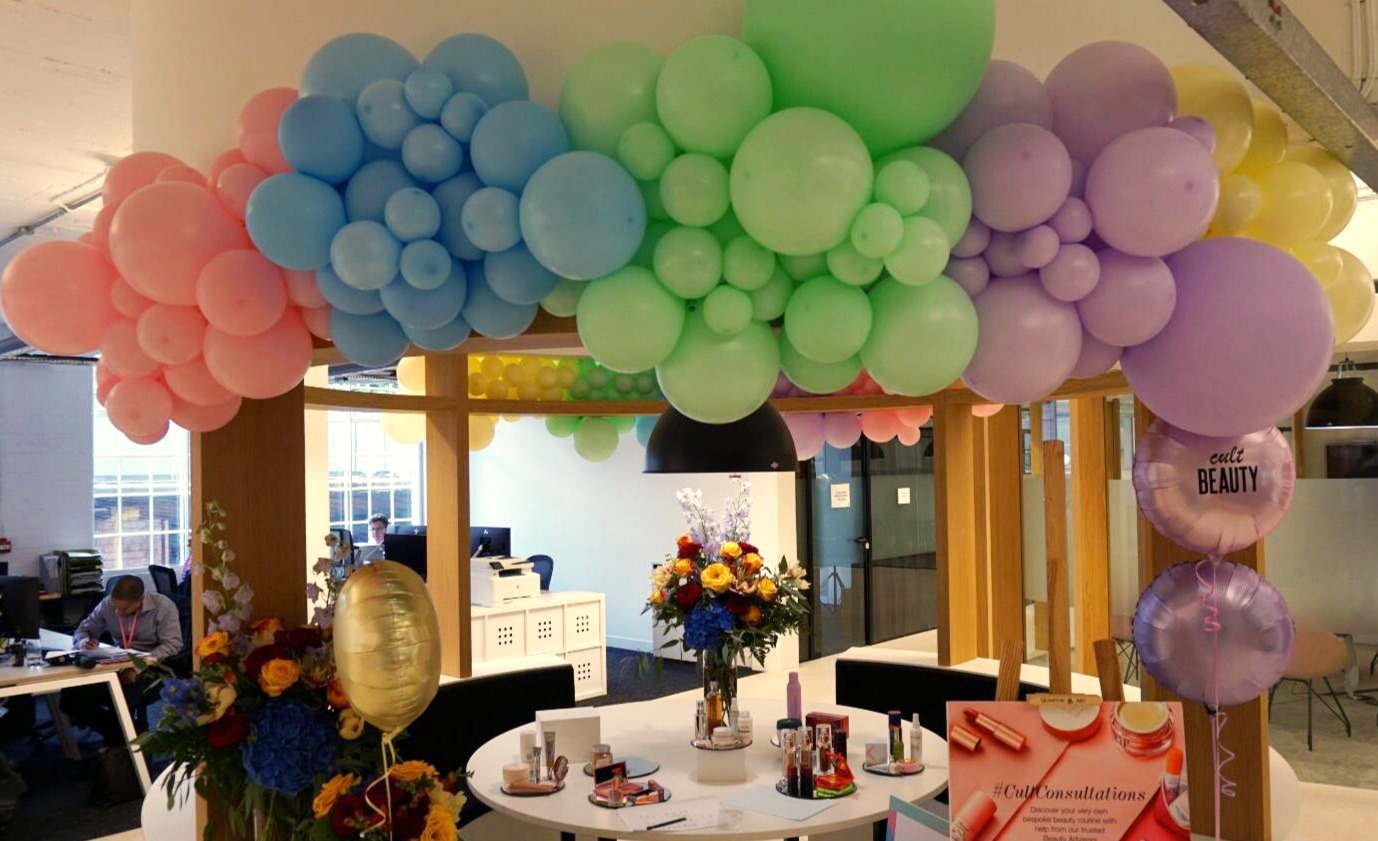 balloons garland setup
