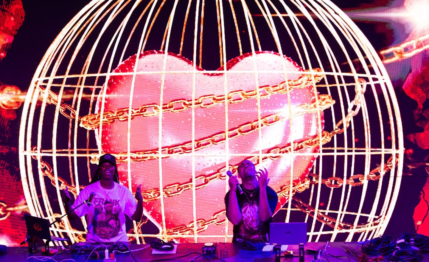 VJ PixelPunk - LED Screen Visuals - Surreal Heart in a Cage Stage Backdrop for Music Festivals and D