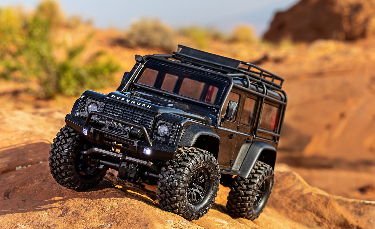 Traxxas TRX-4M bekelėje