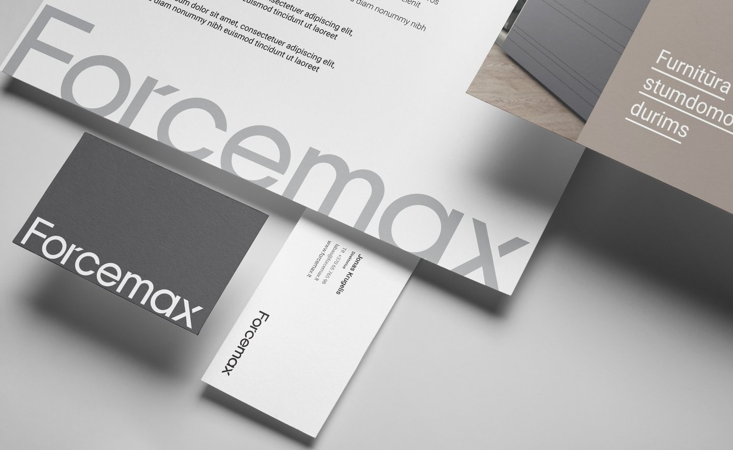 Design for sosiale medier med en konsekvent stil for selskapet Forcemax.