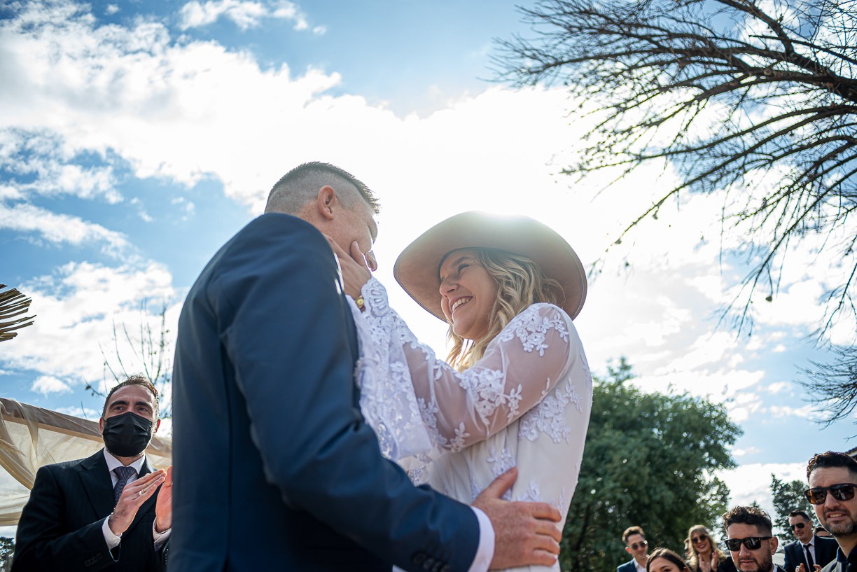 Beso de los novios en alta gracia