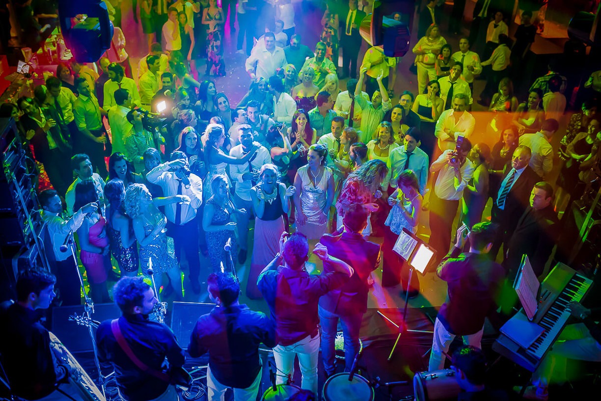 Fiesta con la banda de cuarteto La Barra