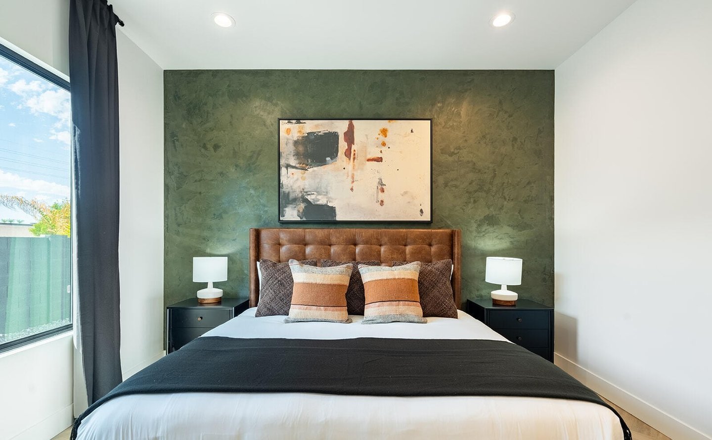 Elegant Roman clay wall in a neutral tone, creating a sophisticated and organic aesthetic