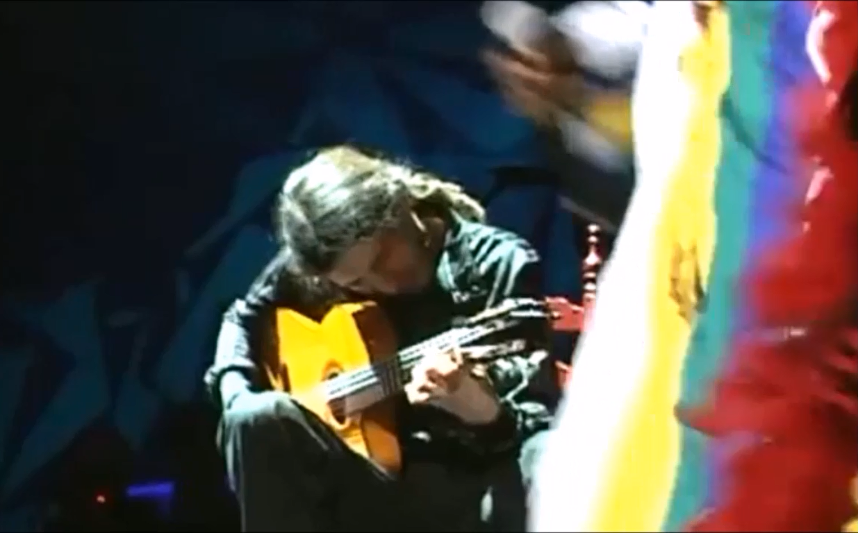 Paco Lomeña en el concierto en que se grabó el album "Techarí Live"