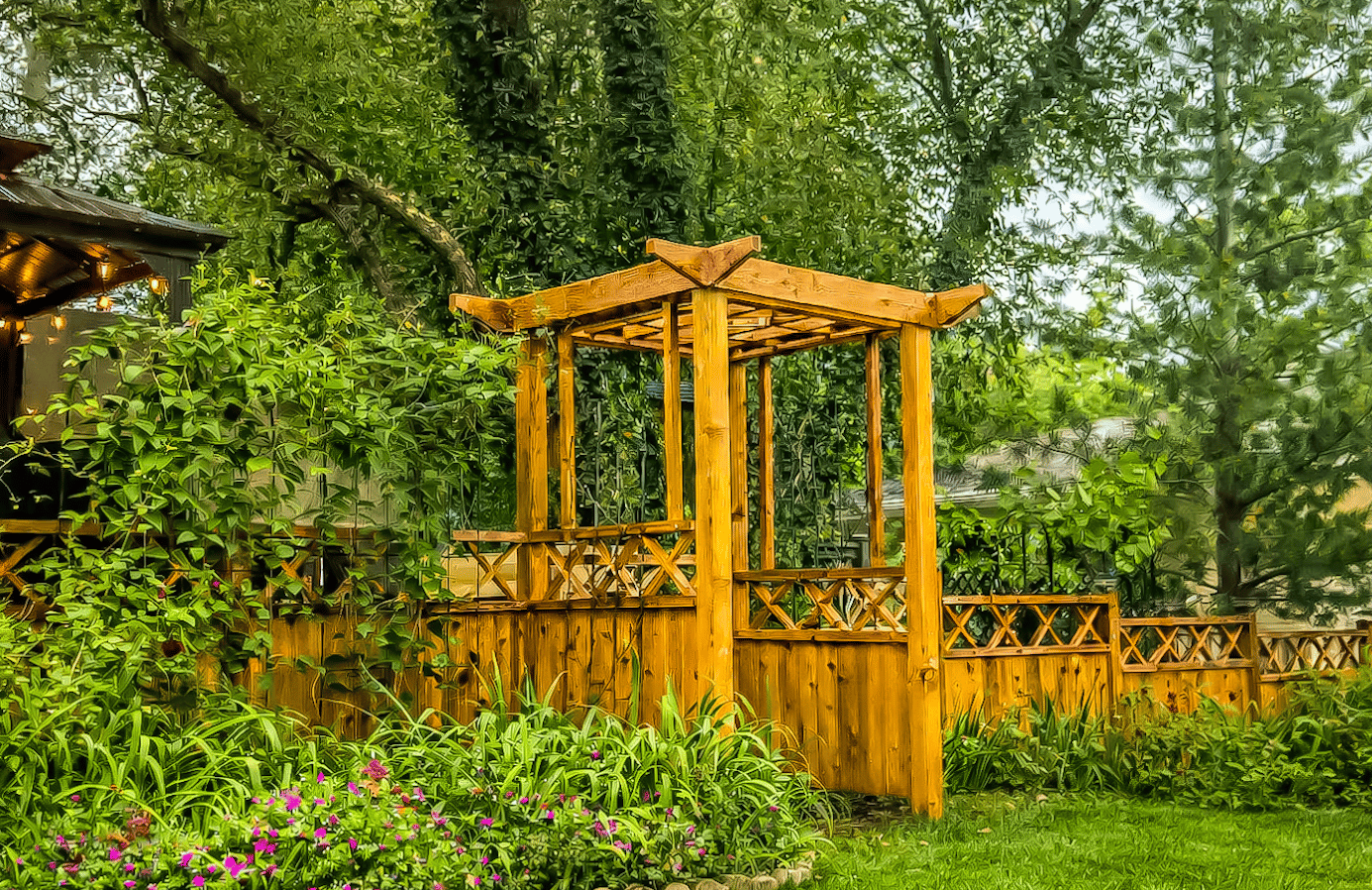 cedar fence with pergola 