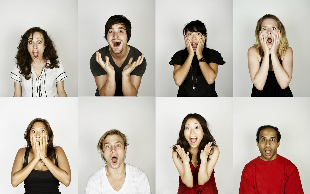 Différentes personnes exprimant leur émotion