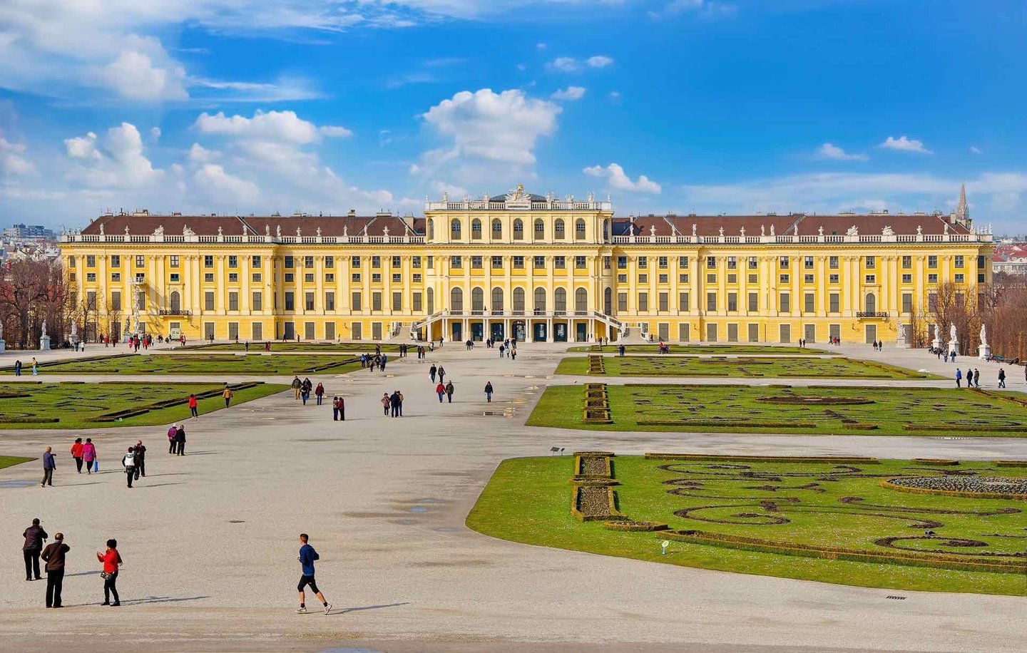 achada principal del Palacio de Schönbrunn, la joya barroca y monumento más visitado que ver en Vien