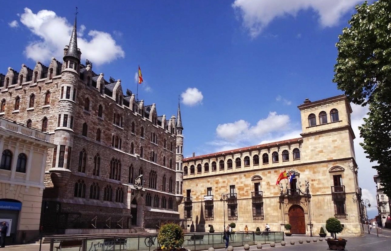 Casa Botines y Palacio de los Guzmanes