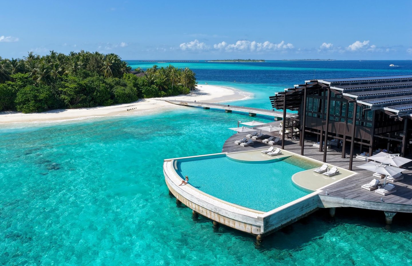 kudadoo maldives main pool