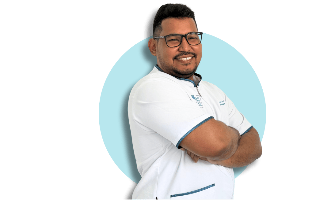 Retrato profesional del higienista José Moreno, higienista en la Clínica Bocarriba