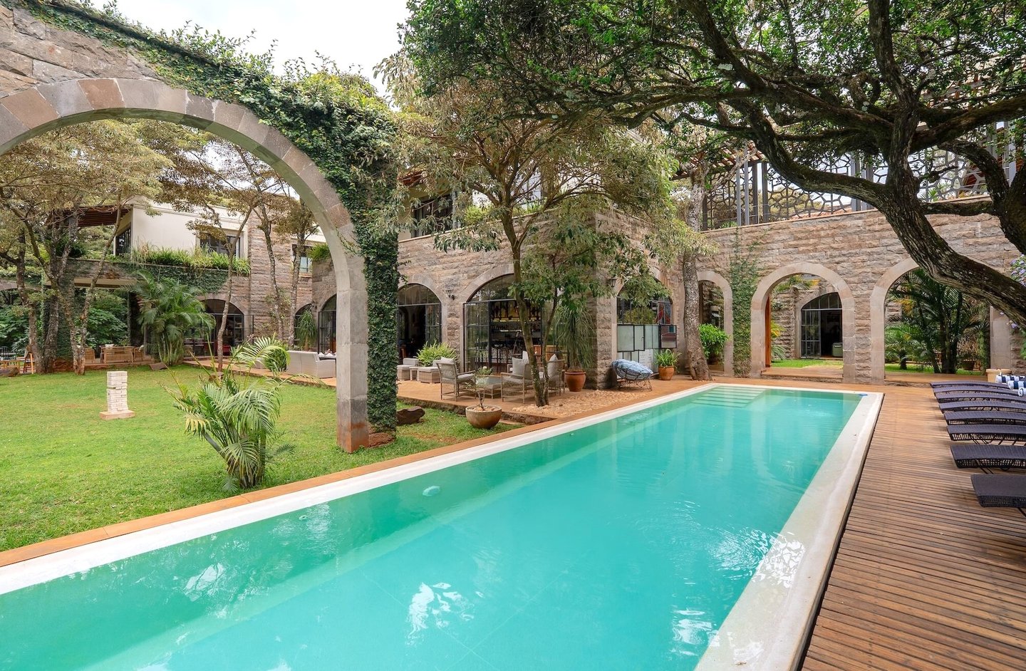 Giraffe Manor Kenya pool