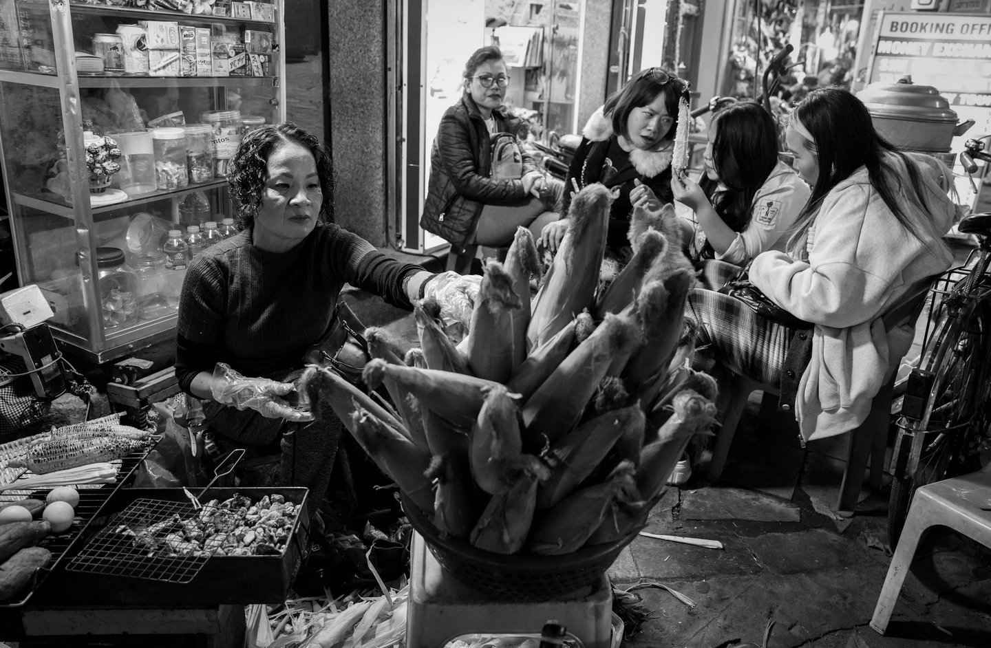 Night life in the Old Quarter of Hanoi – small plastic stools, street food, and everyday moments unf