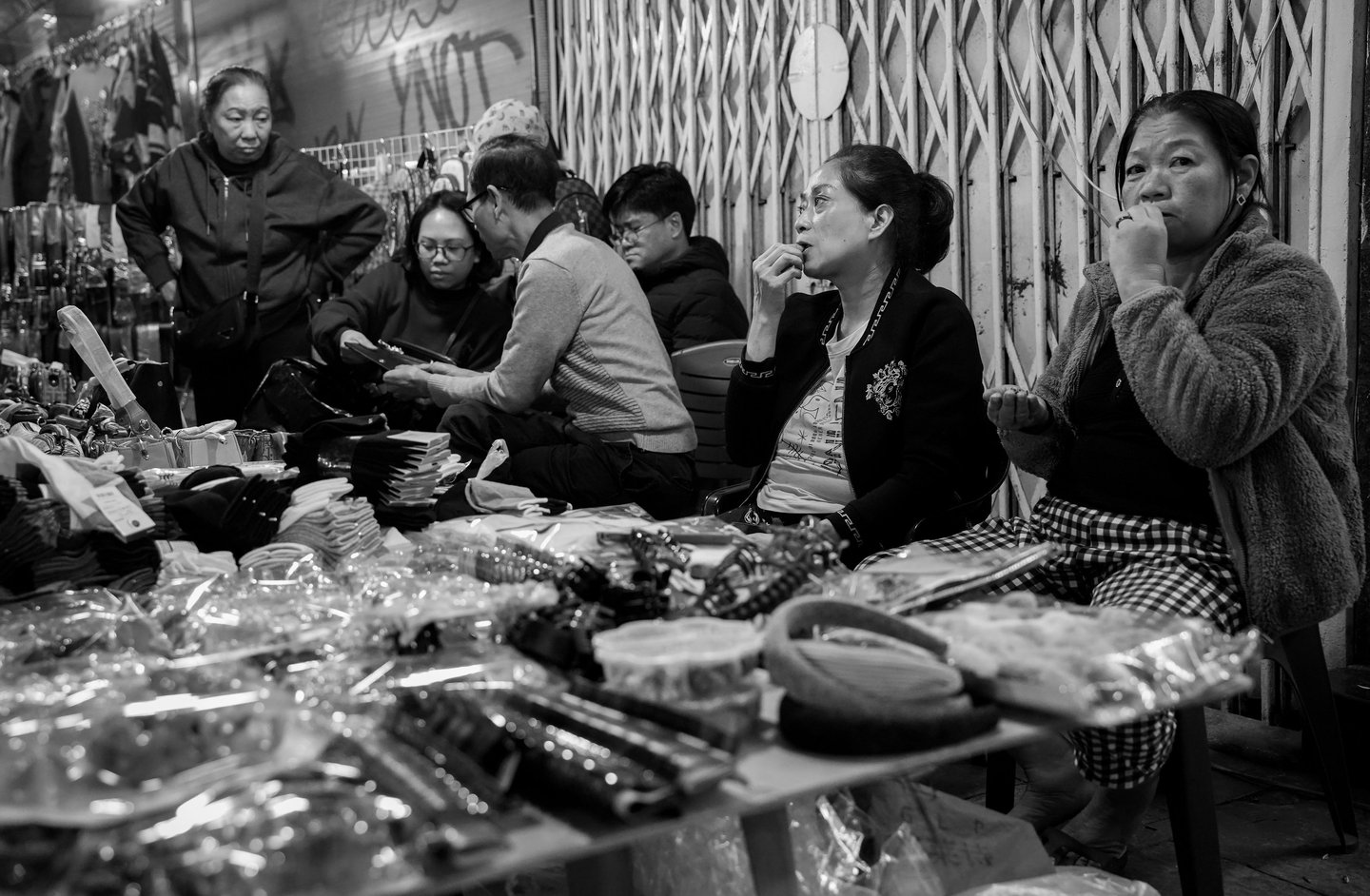 Night life in the Old Quarter of Hanoi – small plastic stools, street food, and everyday moments unf