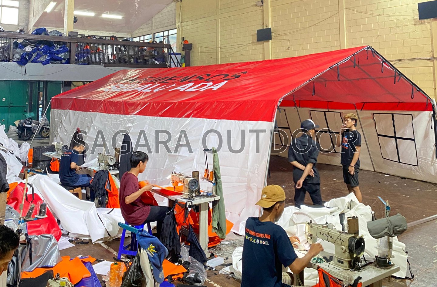 proses pembuatan tenda serbaguna kemensos ri di pabrik tenda sagara outdoor