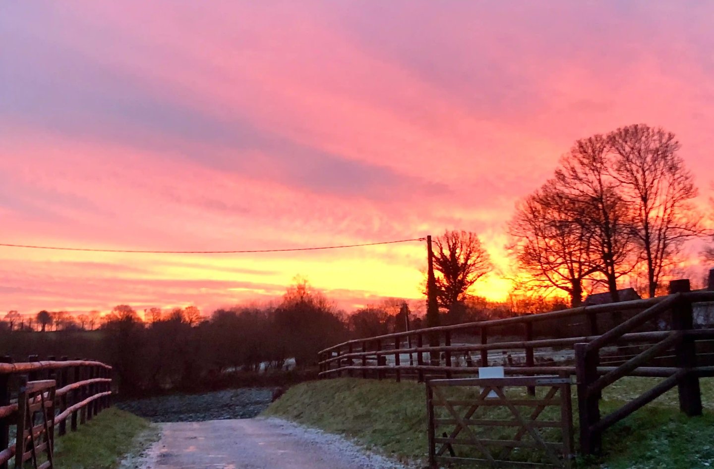 Coucher de soleil à l'association le cheval un guide