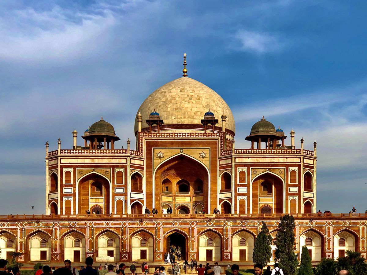 “Expert Delhi painters providing complete home painting, POP ceiling, and renovation solutions 