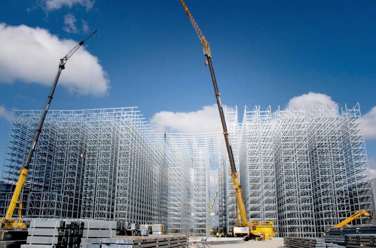 metalowa konstrukcja hali centrum dystrybucji Ikea 