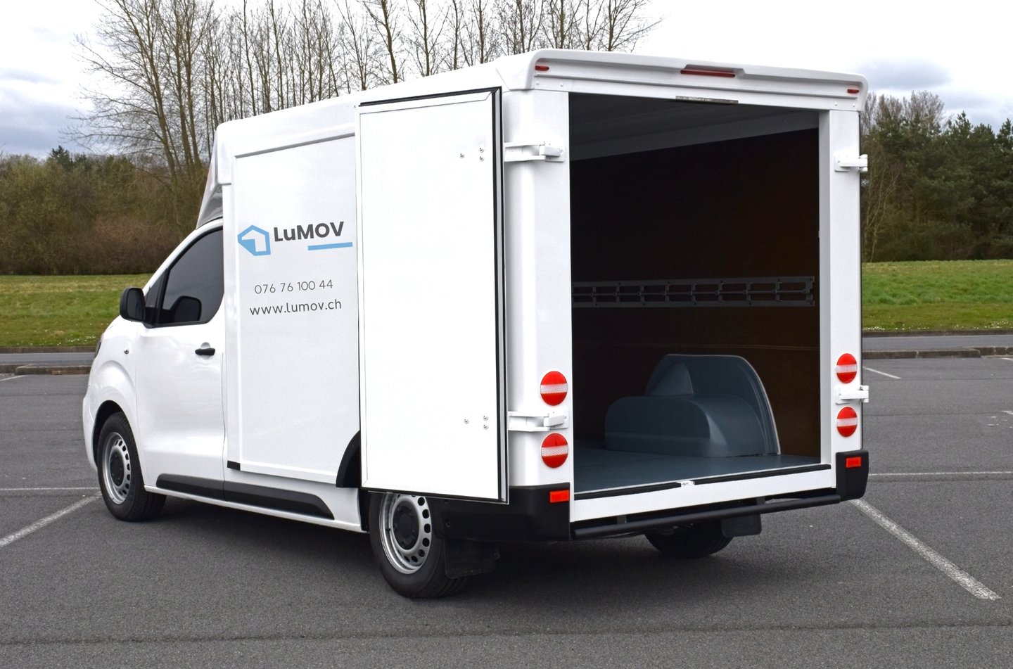 LuMOV Umzugsservice Luzern – moderner Transporter für Umzug und Reinigung