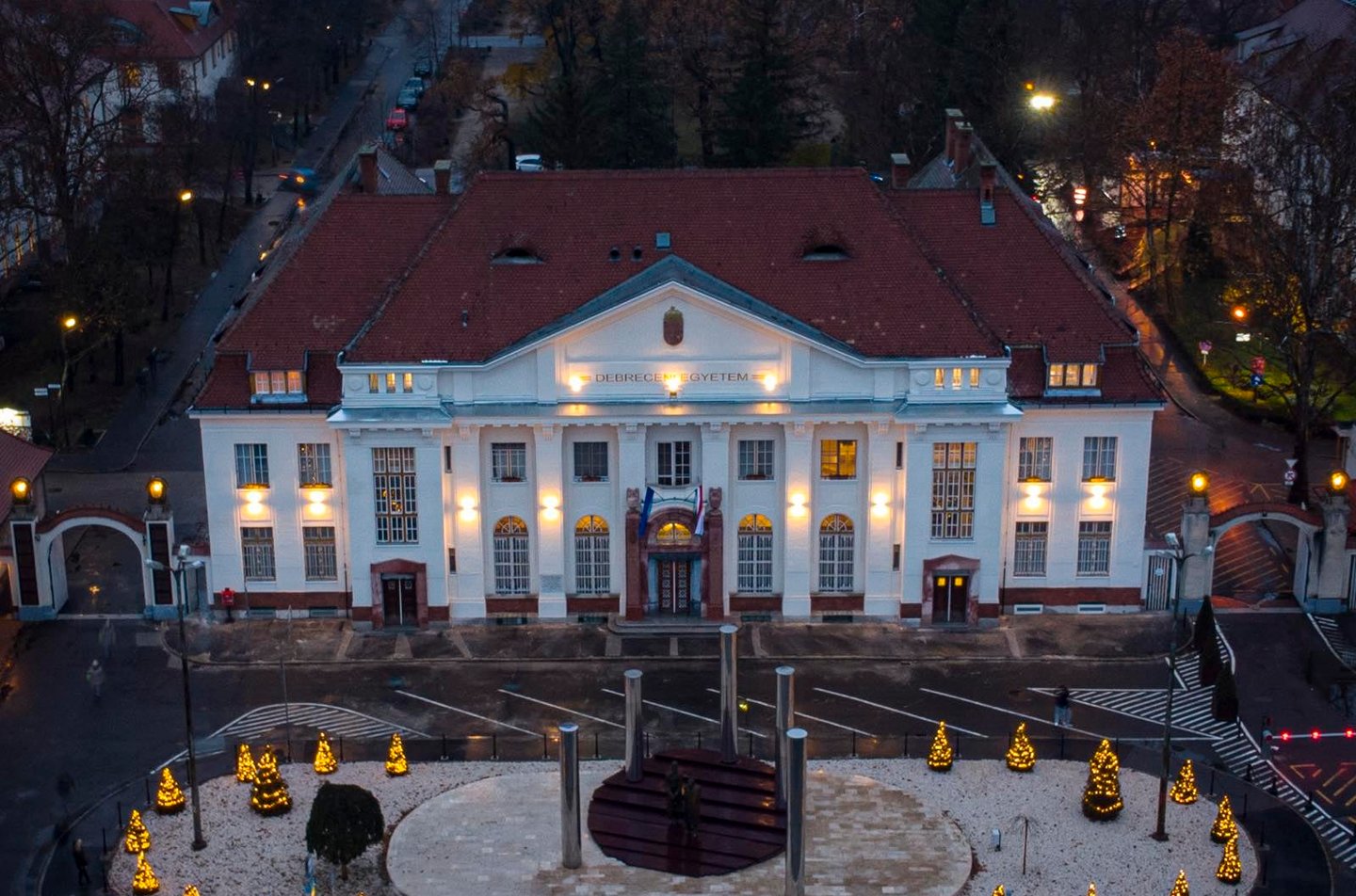 Debrecen Klinika központ Asia Global Kft újította