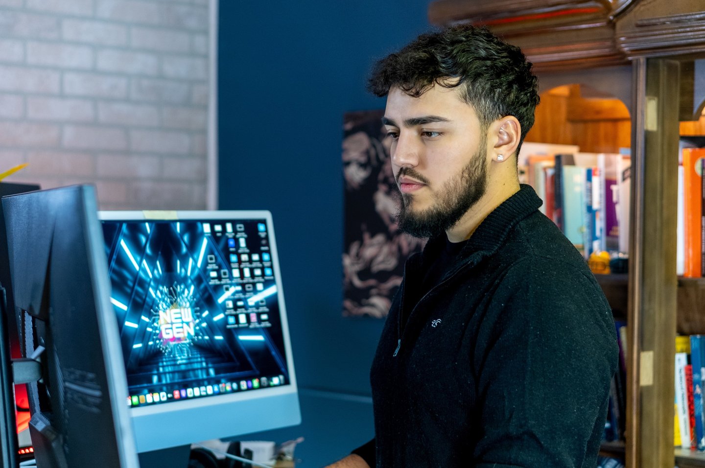 Zues Working In New Gen Office