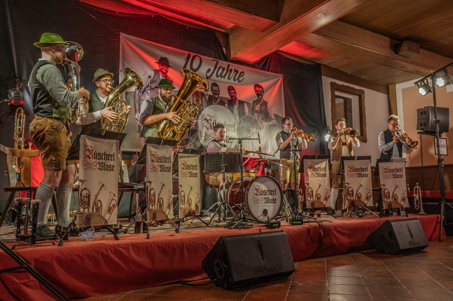 Die "Rüscherl Muse XL" bei ihrer Bühnenpremiere 2025