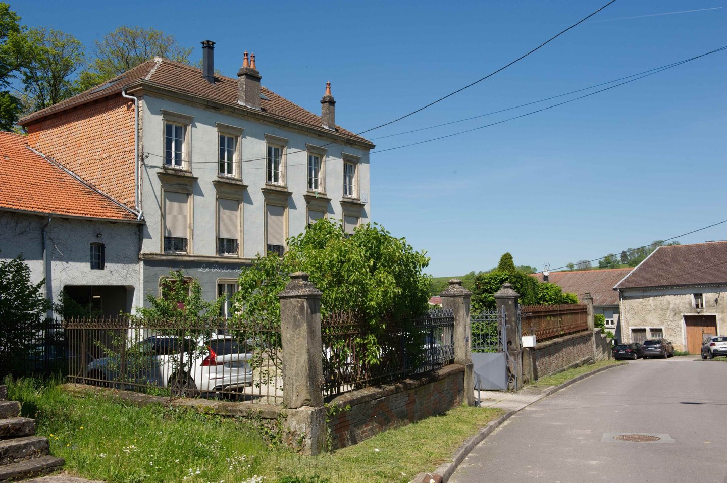 Maison de maître in Gemmelaincourt - das Herrenhaus Le Jardin des Lys im Jahr 2024.