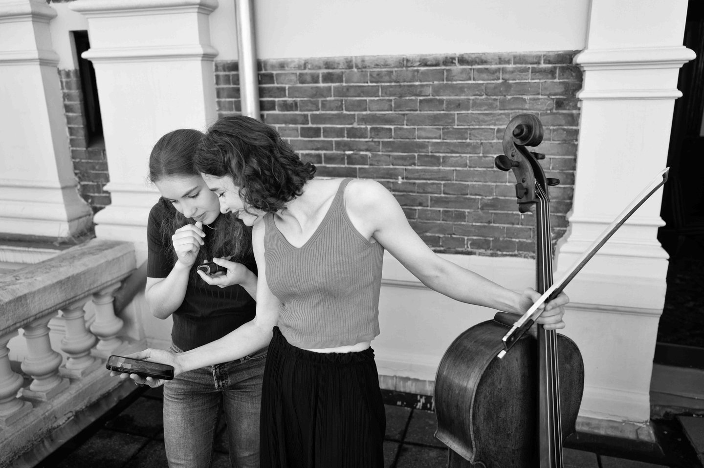 Recorder player Lucie Horsch and cellist Anastasia Kobekina backstage in Concertgebouw Amsterdam photo by Peter Tra