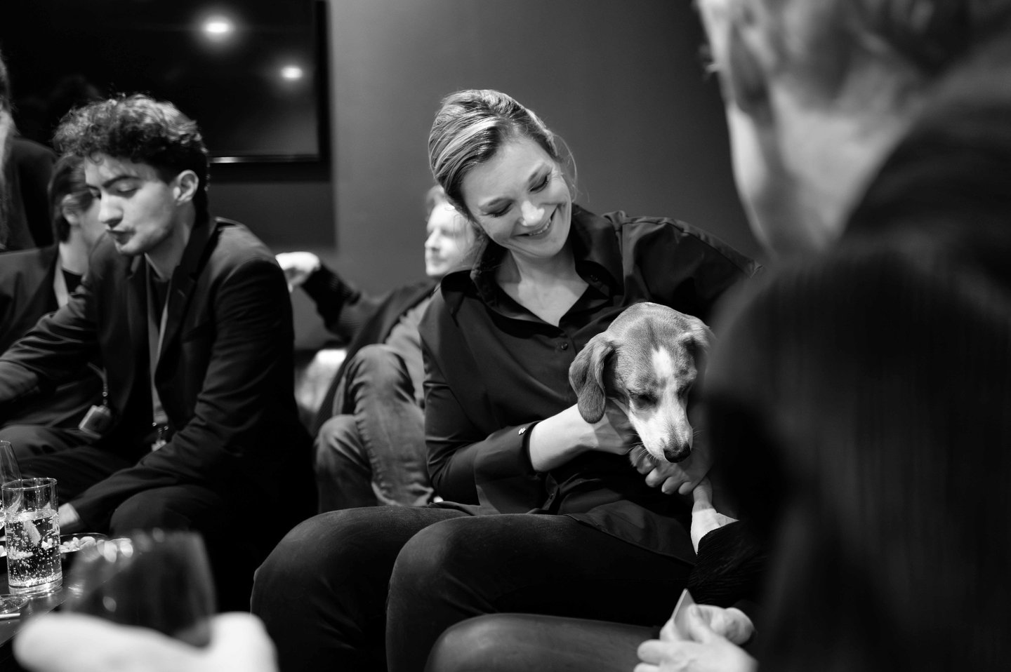 Violinist Janine Jansen and her dog Ronja backstage in TivoliVredenbrug Utrecht photo by Peter Tra