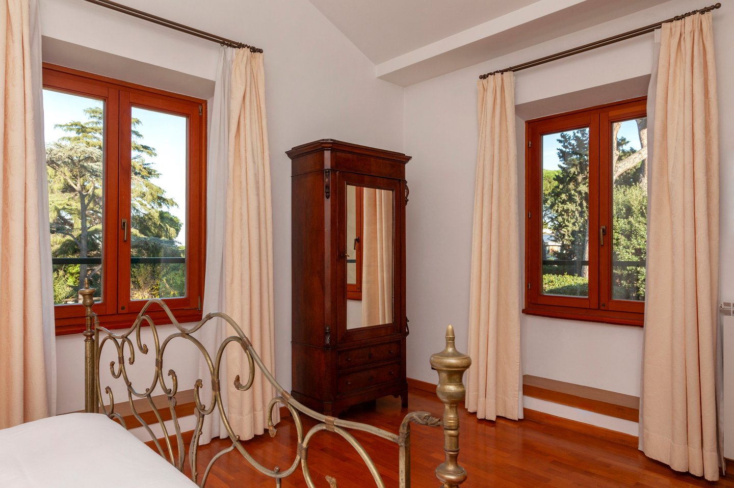 suite Cedri, finestre, villa storica Roma, Vigne Franceschini Resort