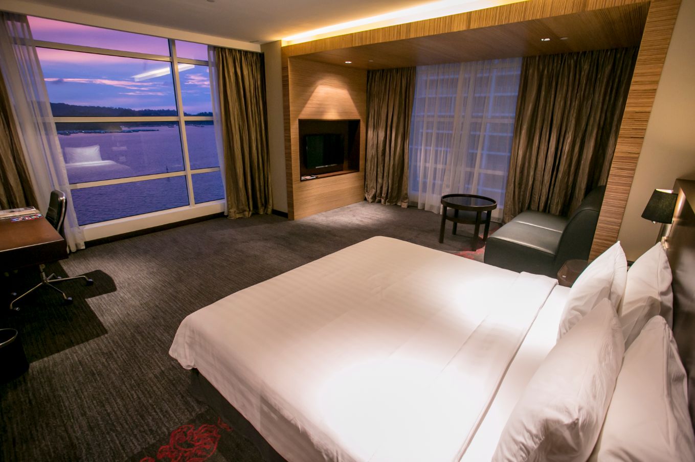 A sea-view room at Grandis Hotel Kota Kinabalu