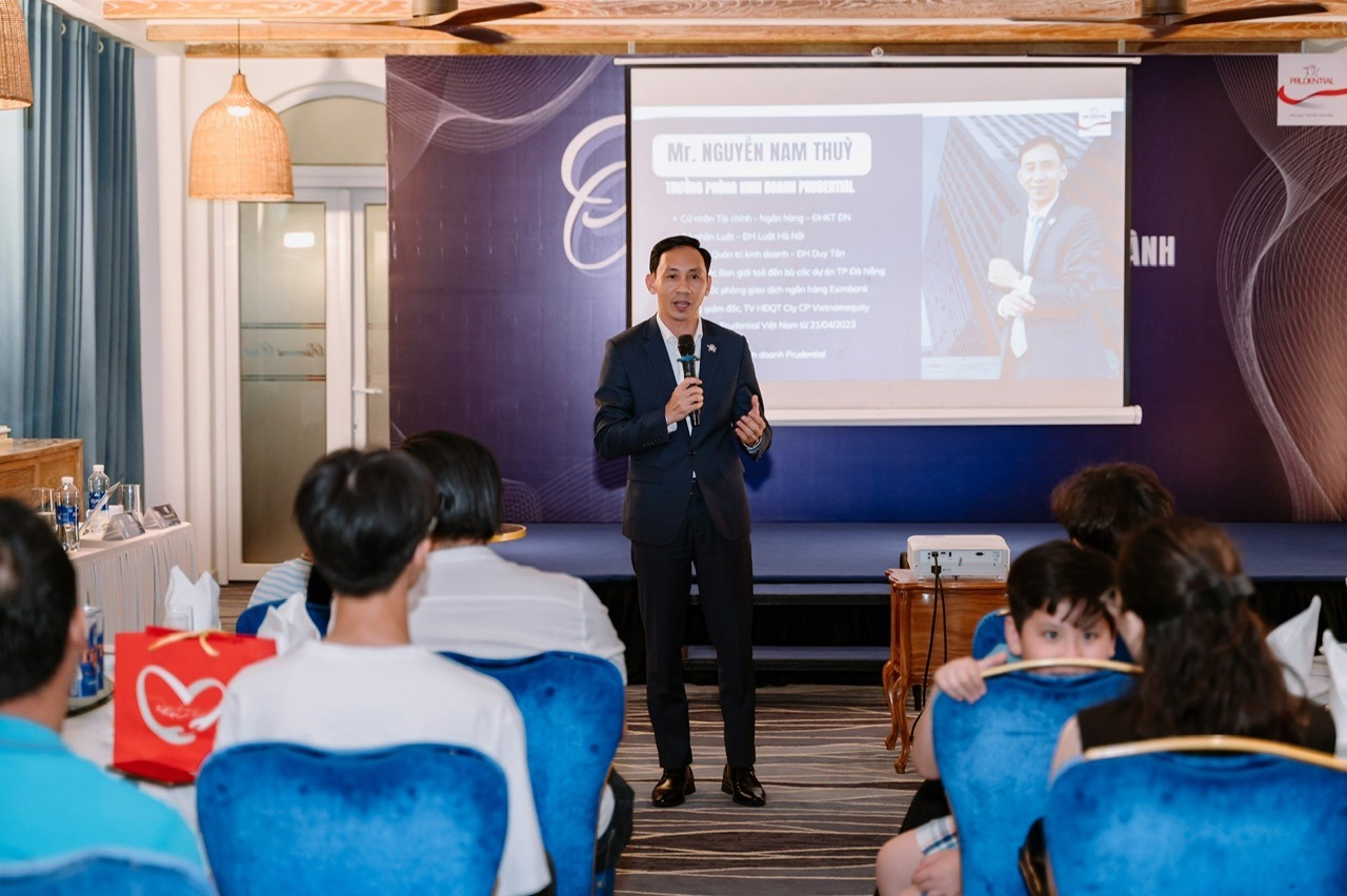 Buổi hội thảo tư vấn bảo hiểm của Nguyễn Nam Thùy với khách hàng