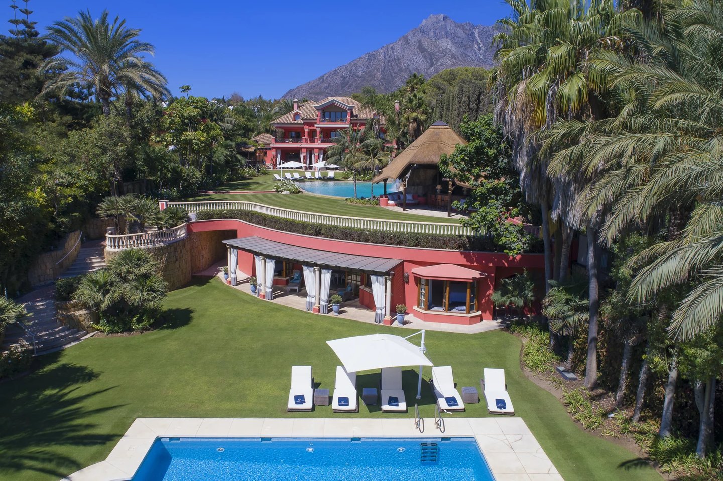 Independent guest villa surrounded by gardens and private pool