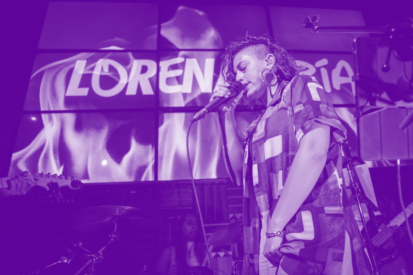 Lorena Uría cantando en vivo para demostrar que es importante conocerse para aprender técnica vocal