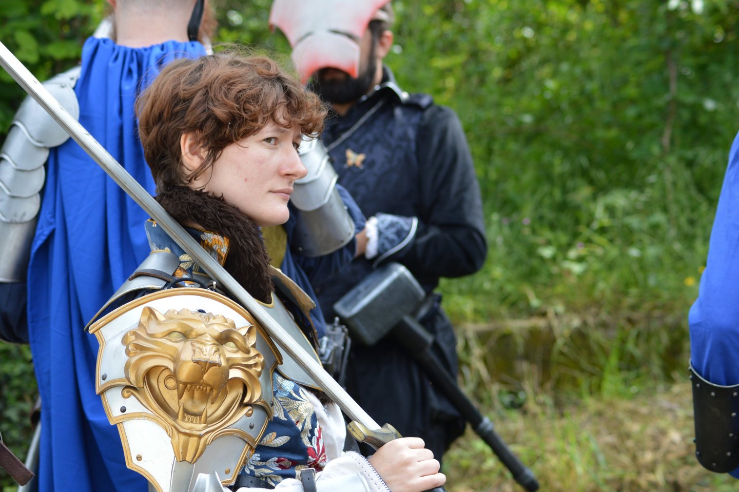 chevaleresse au regard interrogateur