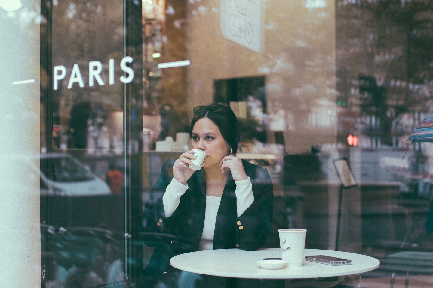 Photographe à Paris, spécialisée en photos de grossesse, nouveau-nés, familles et corporate
