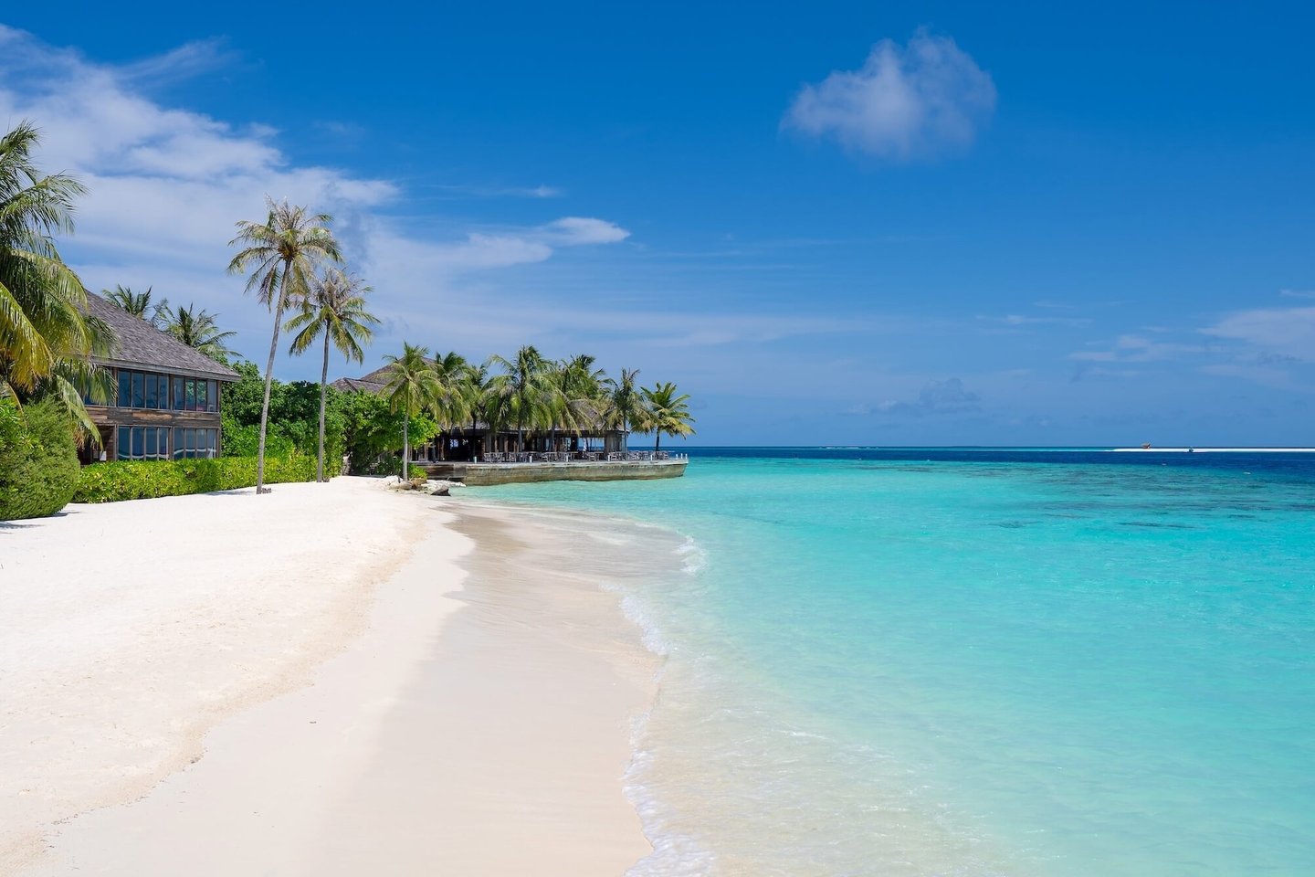 Hurawalhi Maldives beach