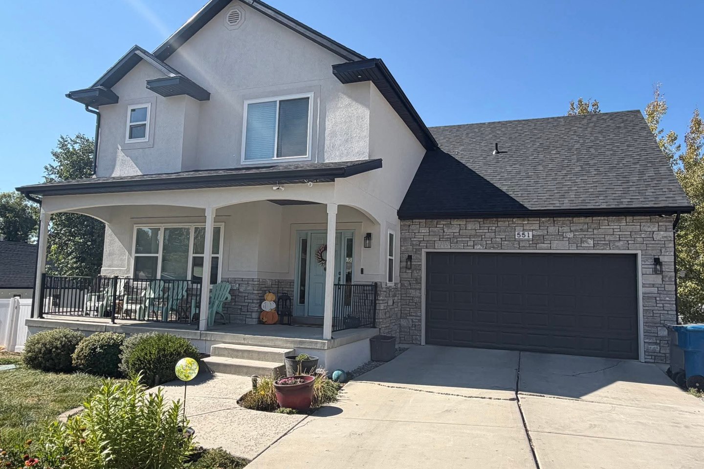 Natural stone veneer