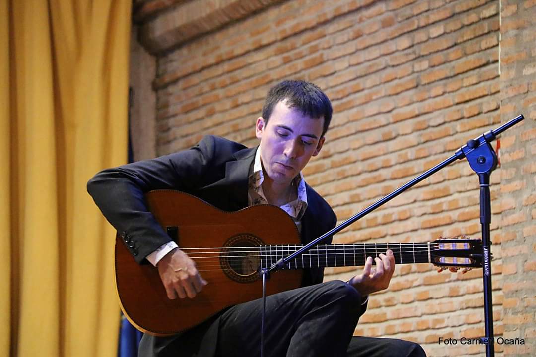 Paco Lomeña en un concierto en el Colegio de médicos de Málaga.