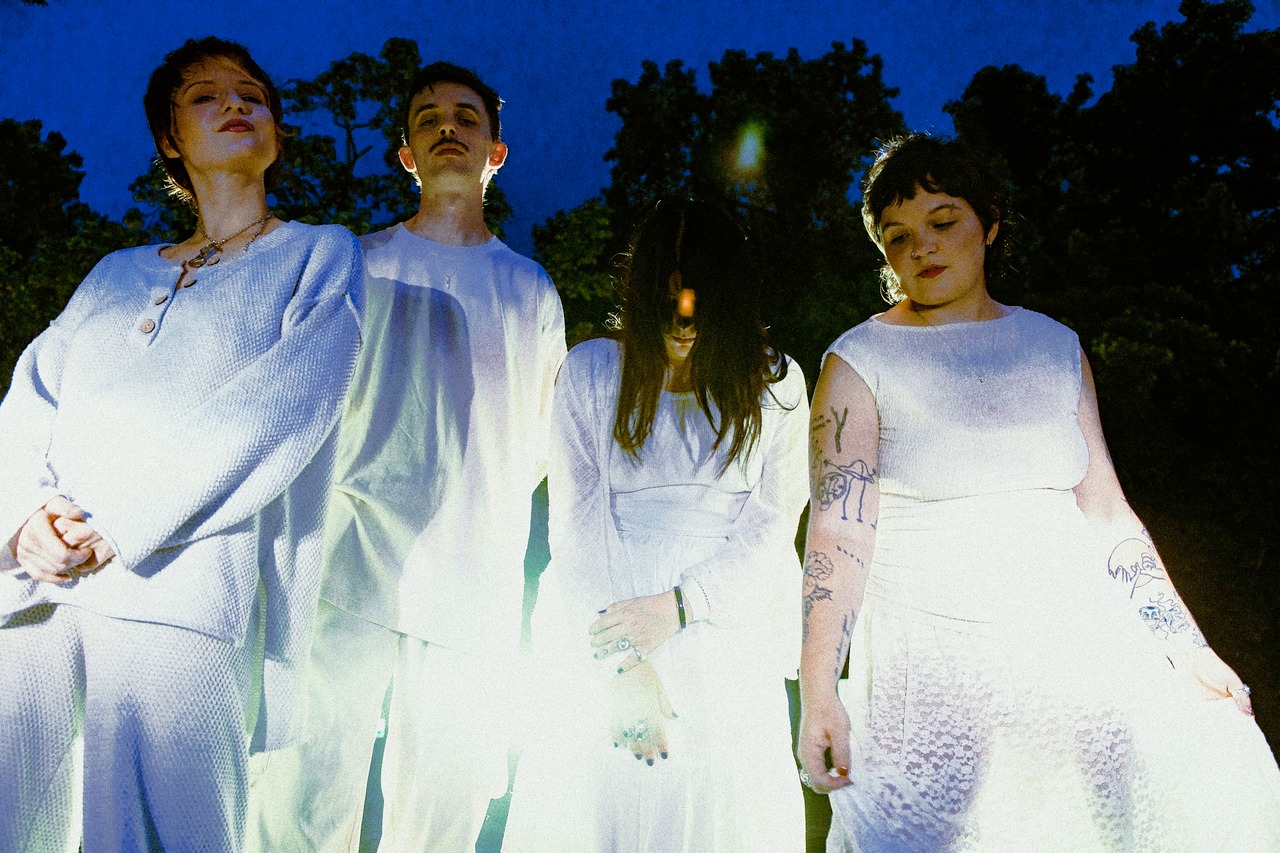 Snarls Explore Growth and Grit on "In Heaven There’s Rainbows"