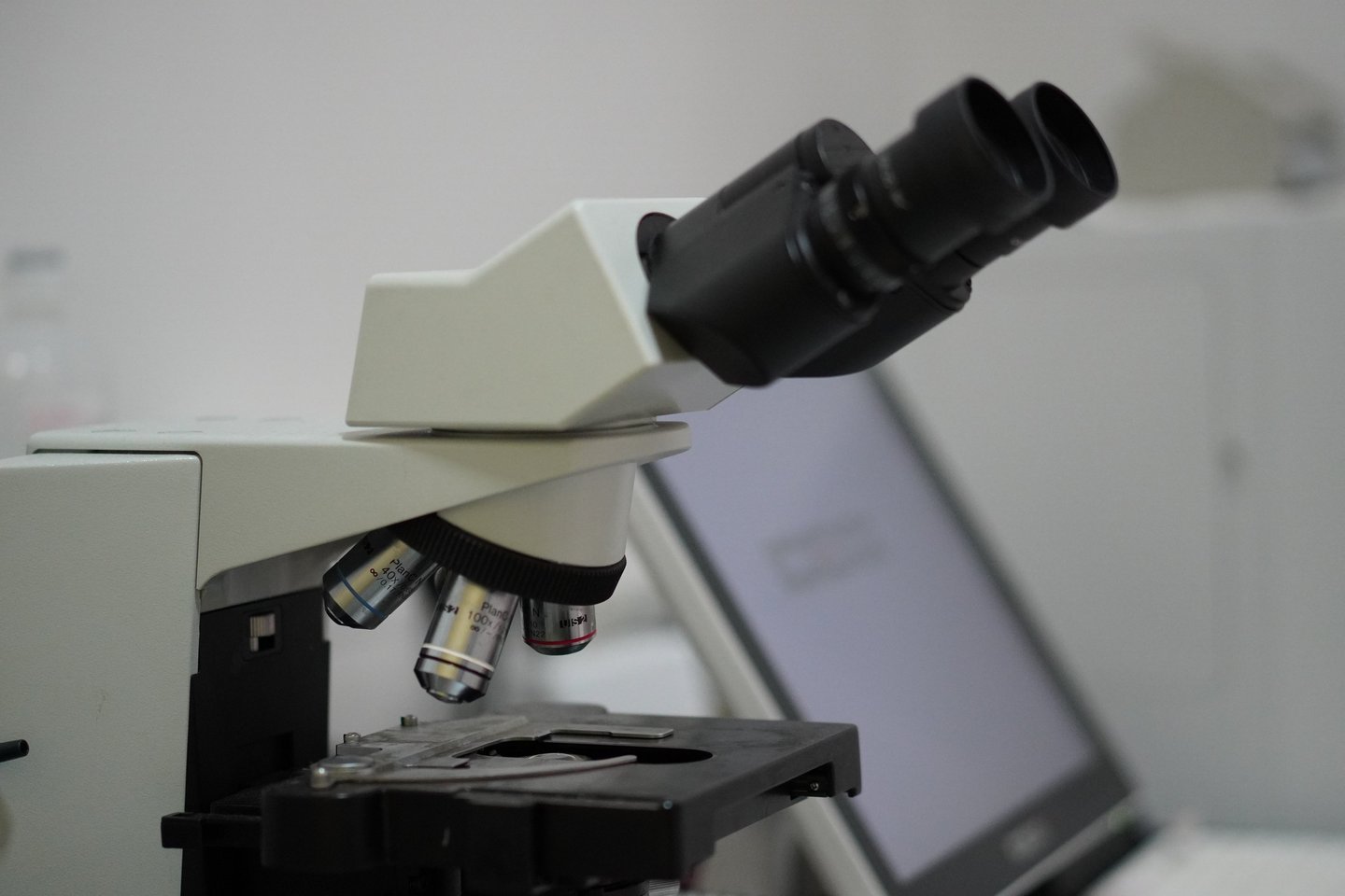 Microscopio situado en nuestra sección de laboratorio