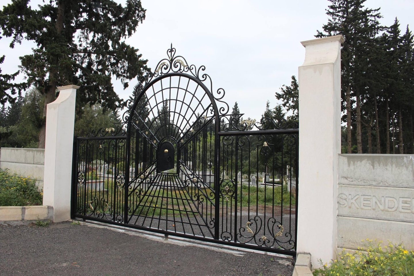 Porte du cimetière Asri à İskenderun (Turquie)